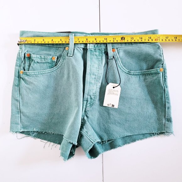 Levi's 501 High Rise Shorts in Dusty Beryl Green 56327-0402 BNWT - Size 30 - Picture 11 of 13